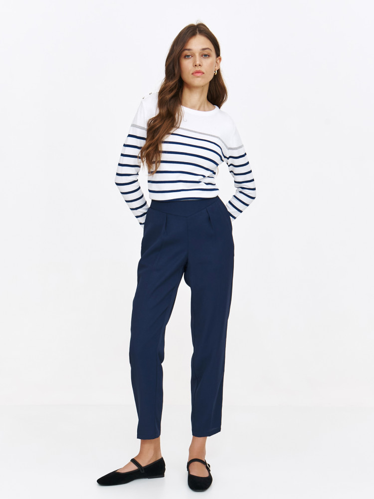 Biały granatowy sweter 