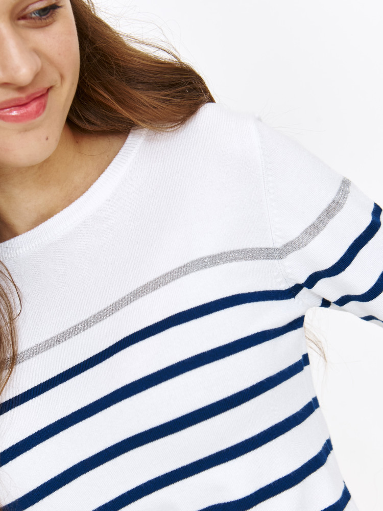 Biały granatowy sweter 