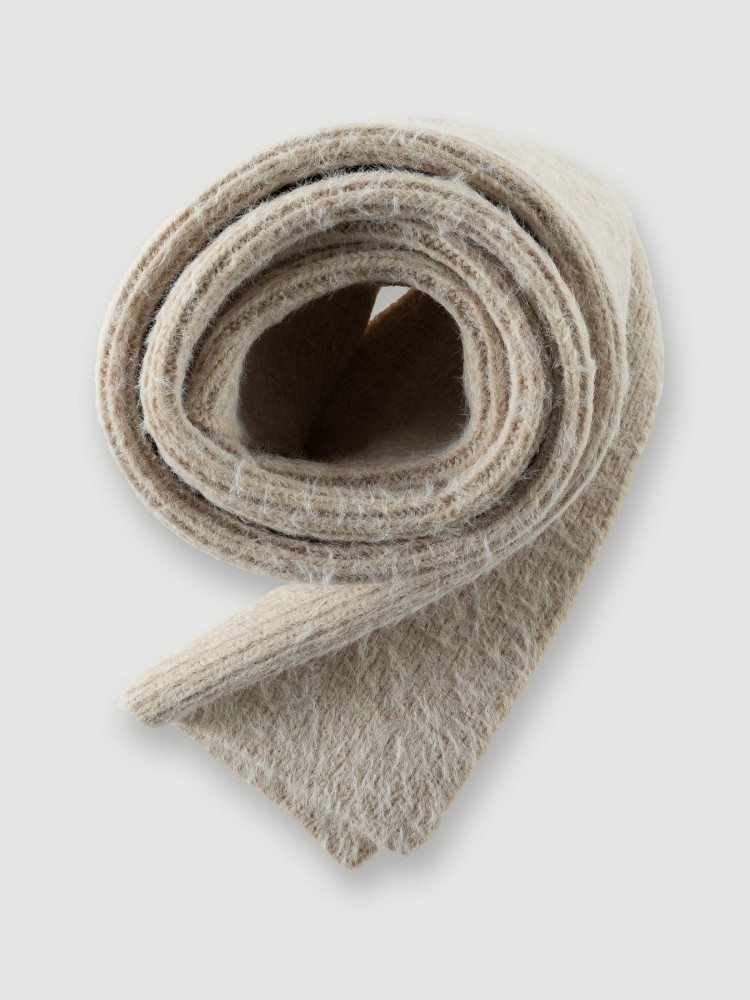 Beżowy szal z imitacji futra 