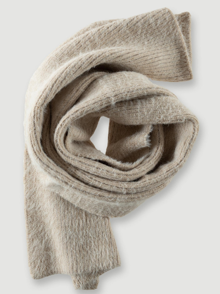 Beżowy szal z imitacji futra 