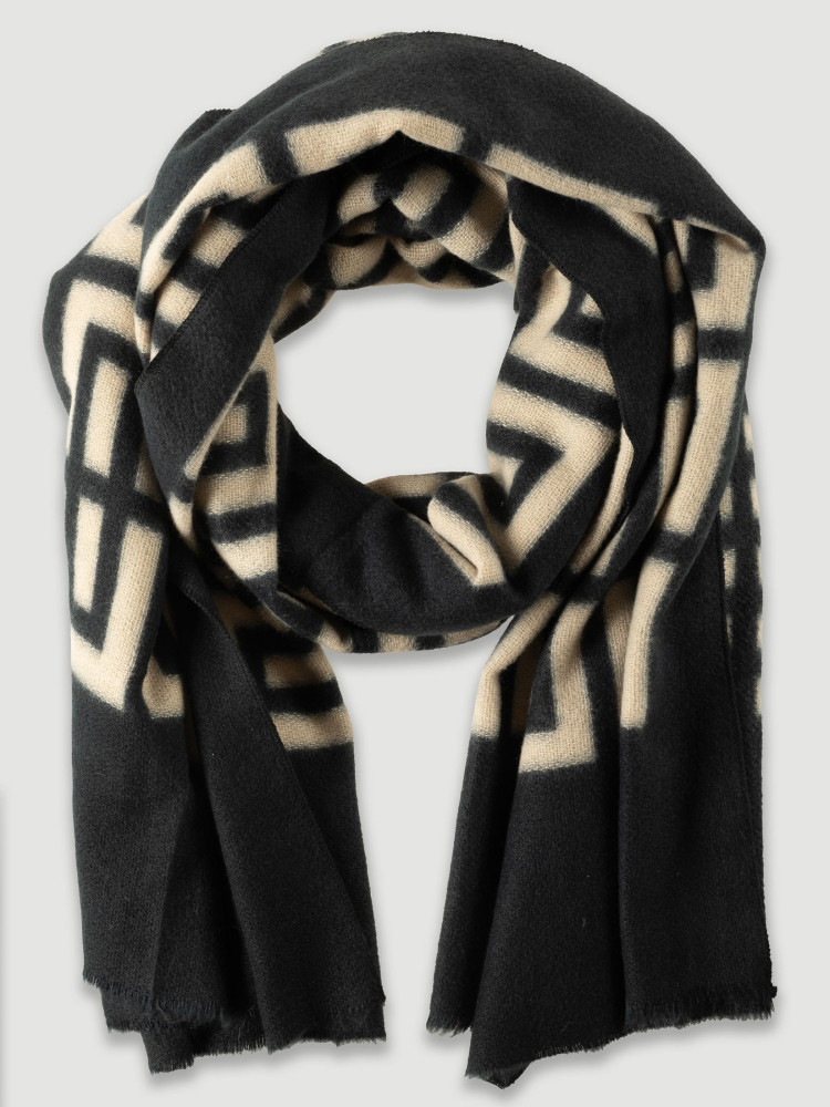 Elegancki szal z nadrukiem