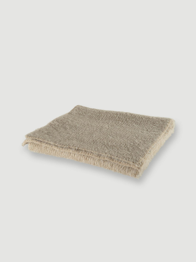 Beżowy szal z imitacji futra 