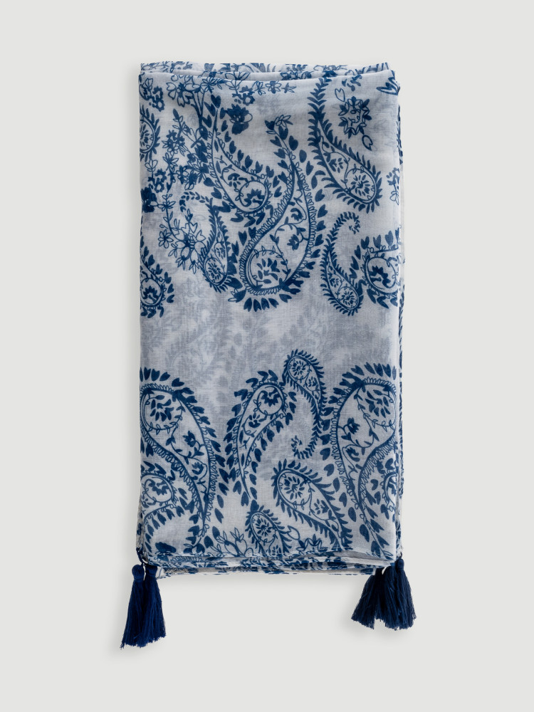 Biało-niebieska apaszka z printem 