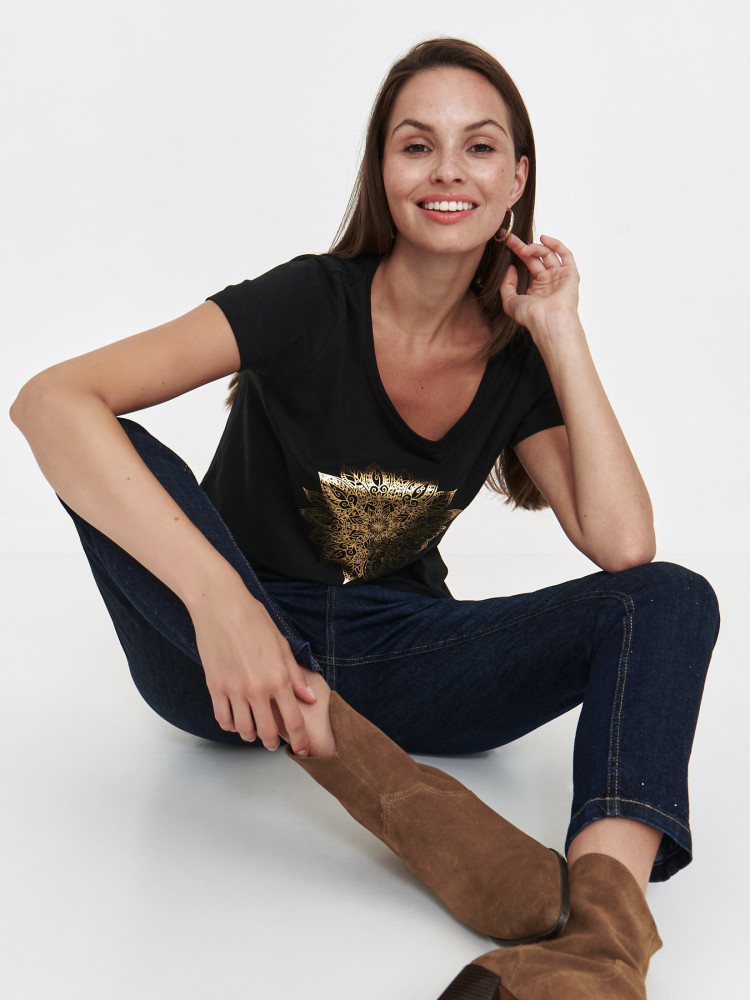 Czarny podkoszulek damski z nadrukiem