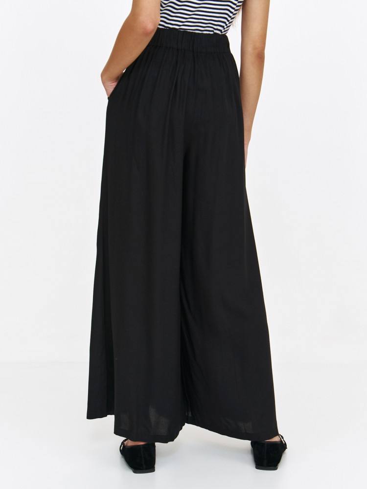 Szerokie spodnie z wiskozą  Szerokie spodnie z wiskozą