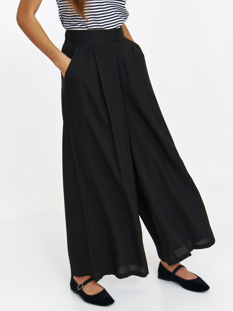 Szerokie spodnie z wiskozą  Szerokie spodnie z wiskozą