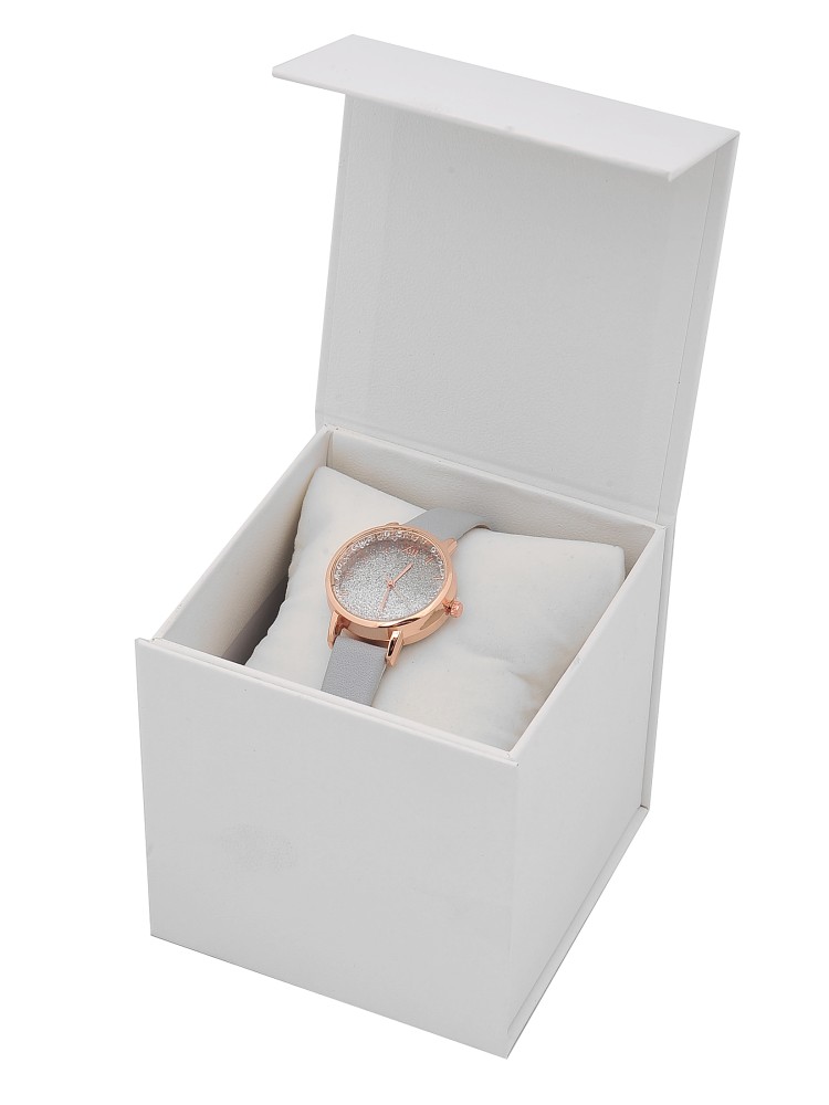 Elegancki zegarek z błyszczącą aplikacją