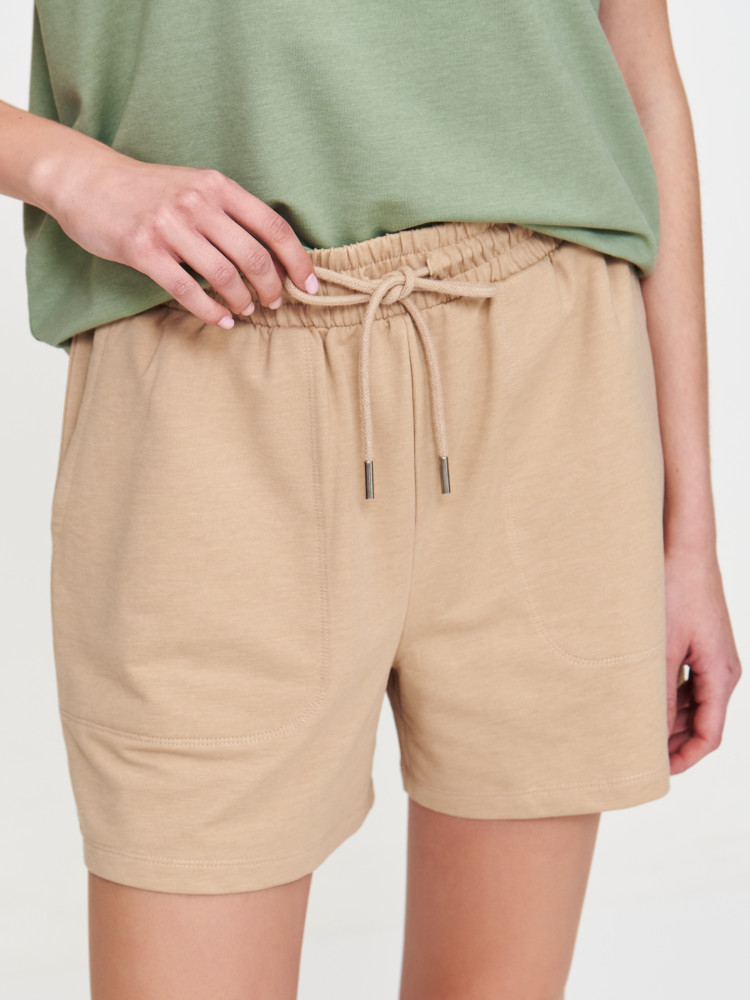 Dzianinowe szorty beżowe 