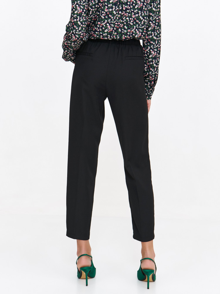 Dzianinowe spodnie ze zwężaną nogawką