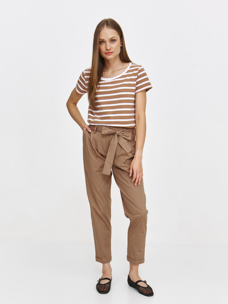 Beżowy top w białe paski