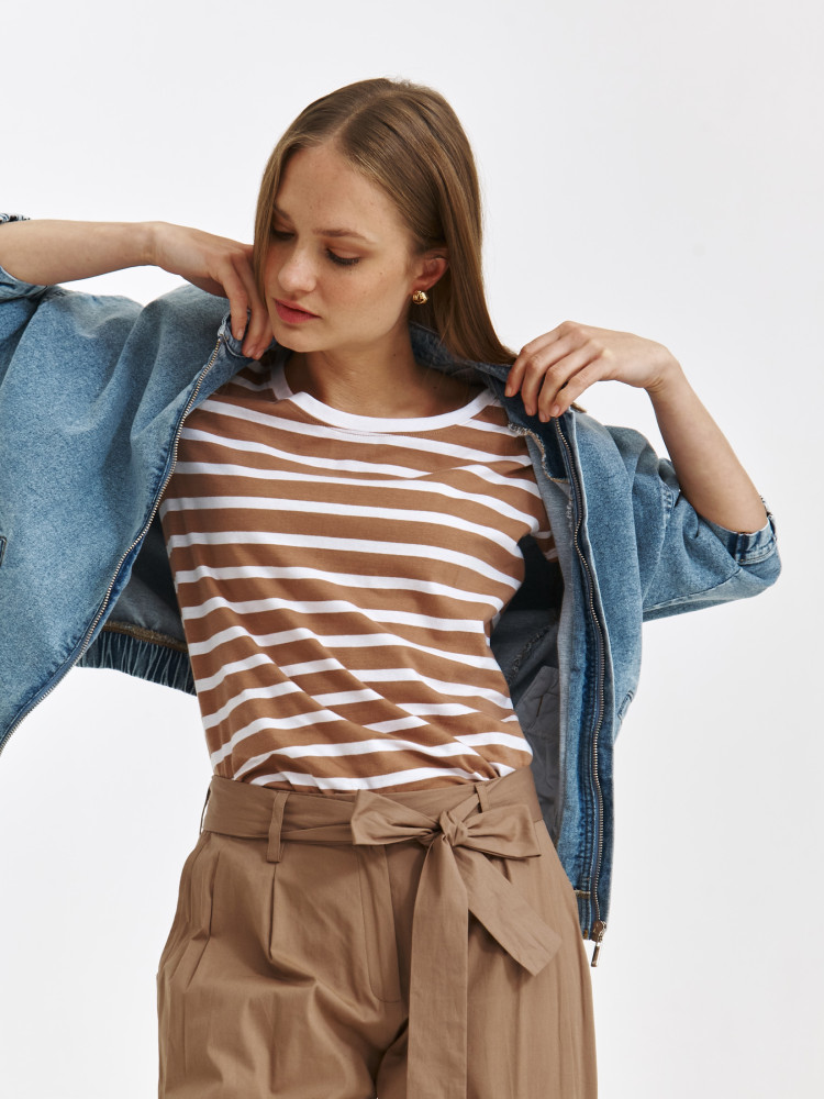 Beżowy top w białe paski