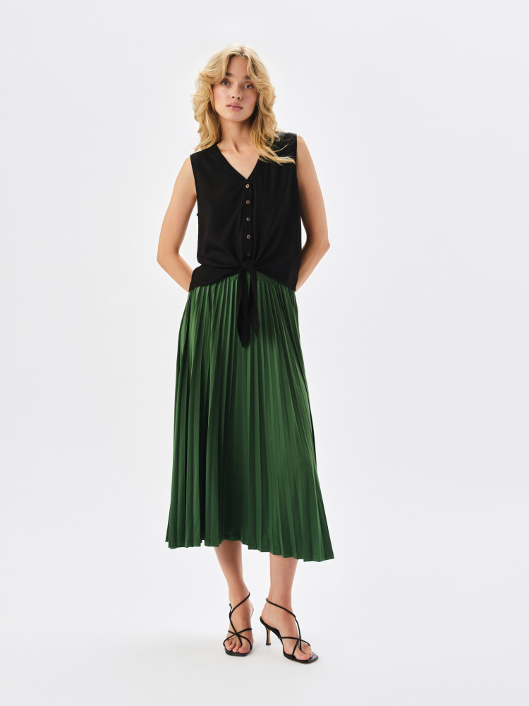 Czarna bluzka z wiązaniem u dołu 