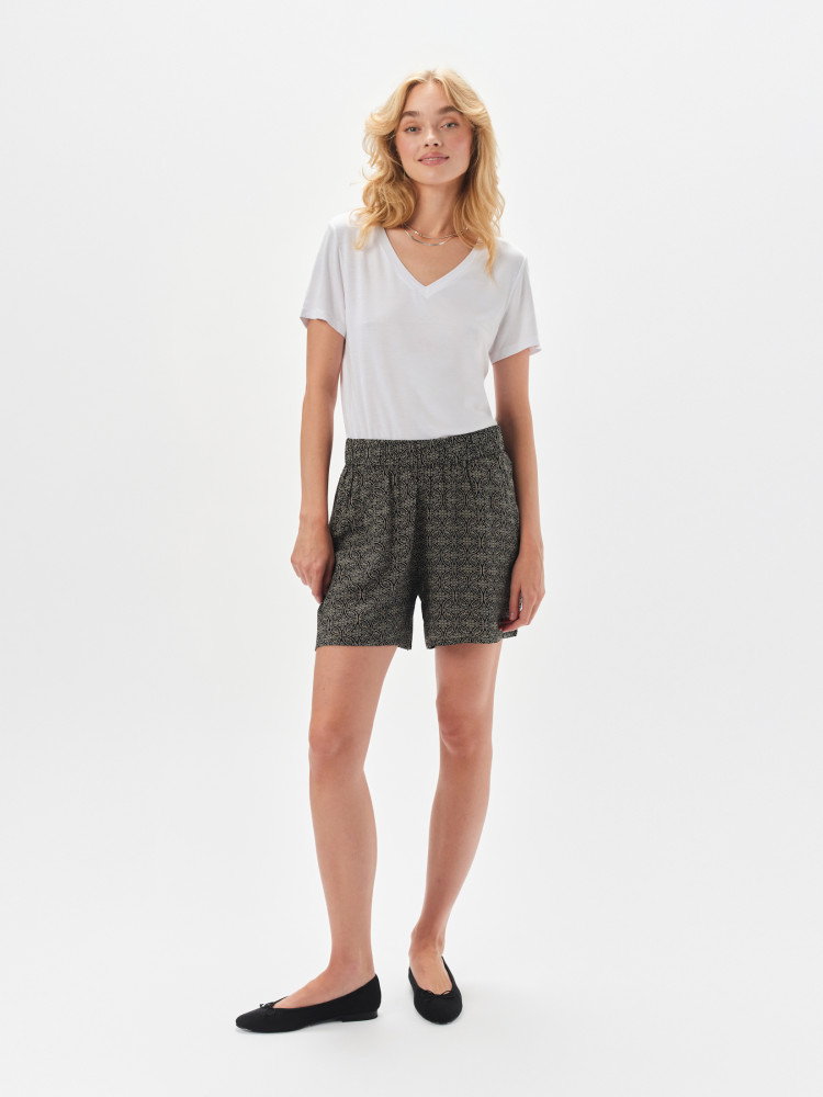 Biały t-shirt z dekoltem w serek 