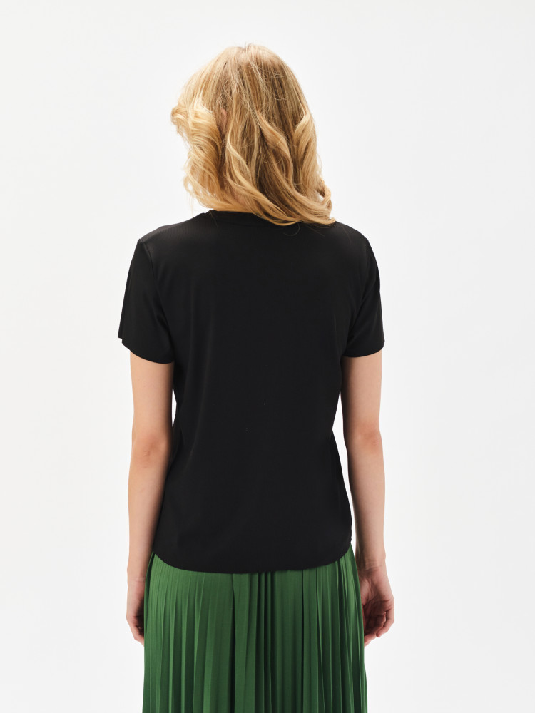 Czarna dopasowana bluzka 