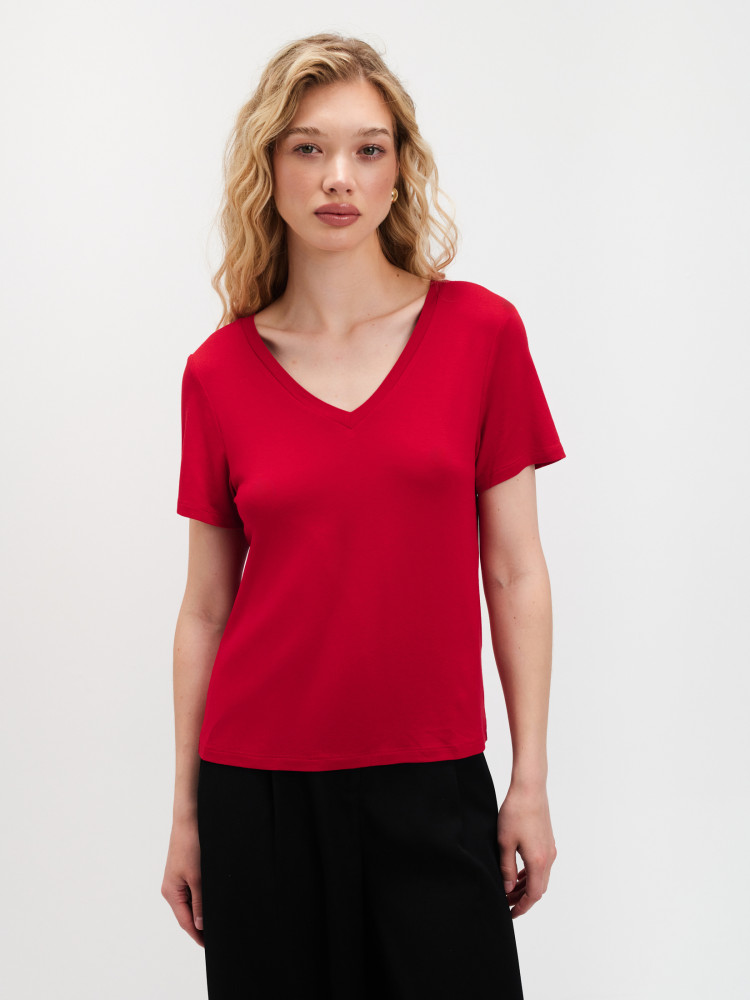 Czerwony top z dekoltem V 