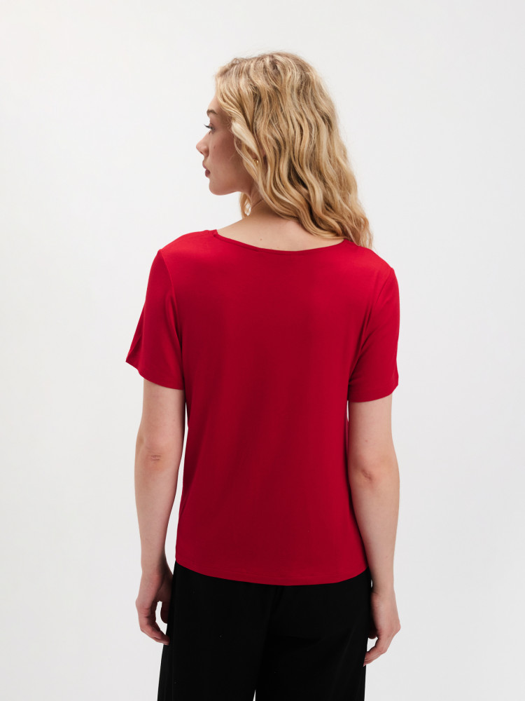 Czerwony top z dekoltem V 