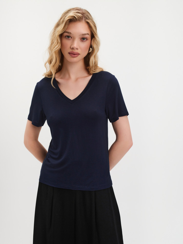 Granatowy top z dekoltem v