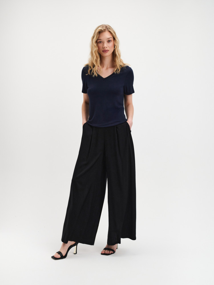 Granatowy top z dekoltem v