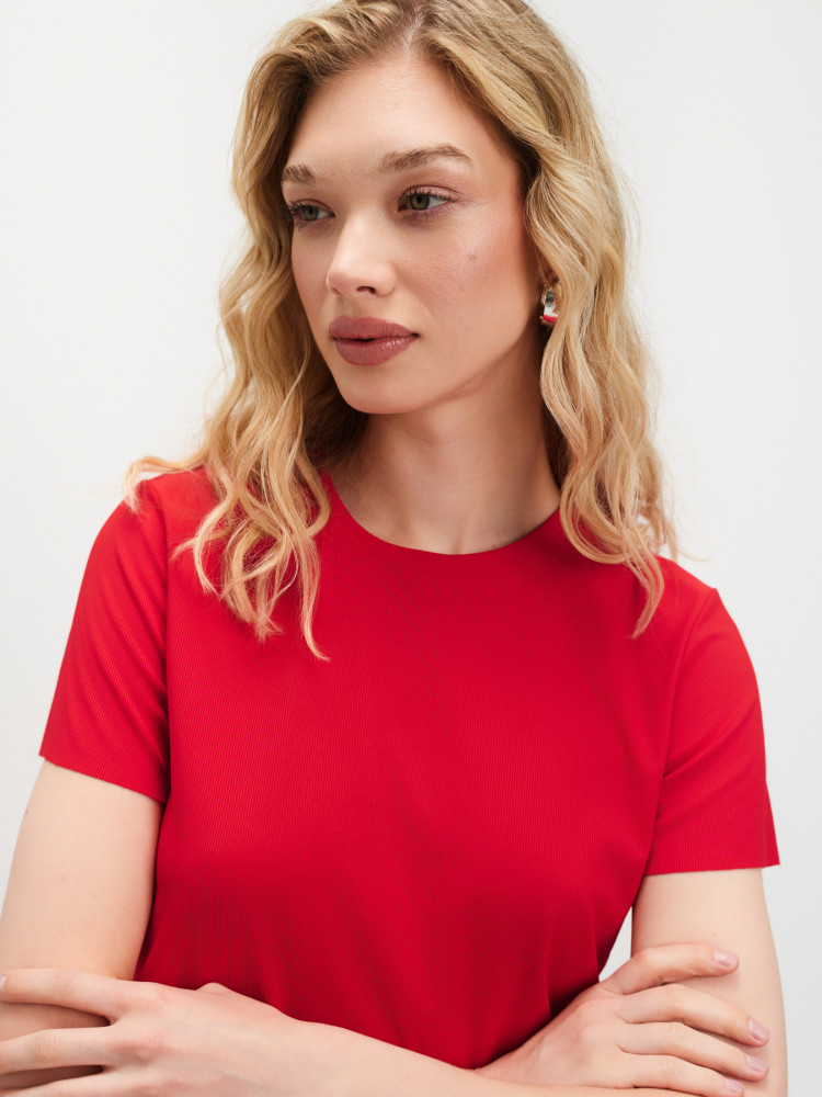 T-shirt w kolorze czerwonym 