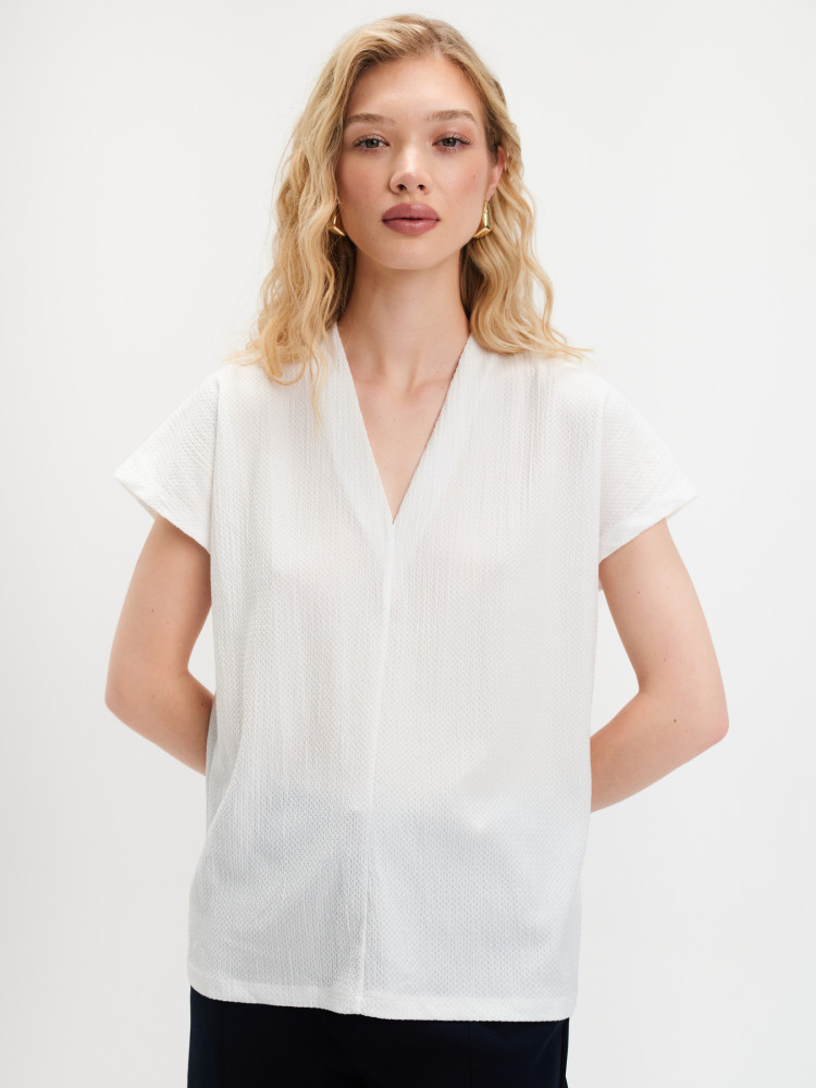 Biała bluzka z dekoltem v-neck 