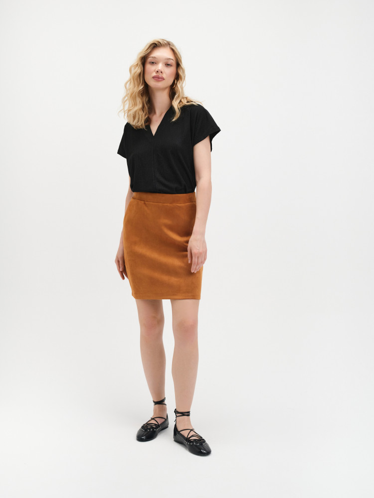 Czarna bluzka z dekoltem v-neck 