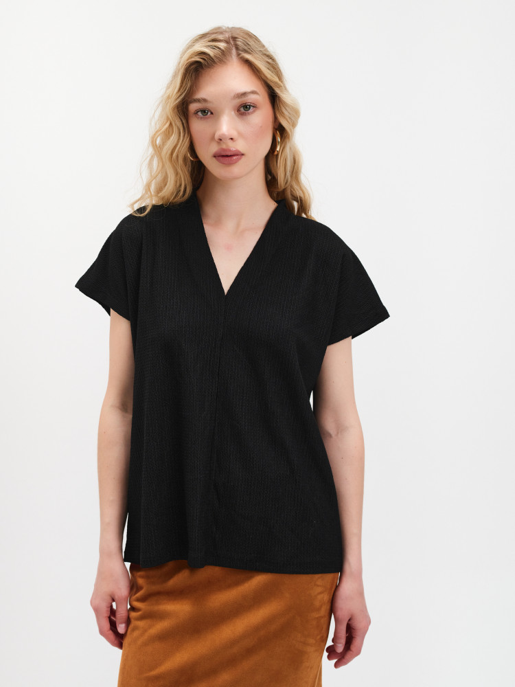 Czarna bluzka z dekoltem v-neck 