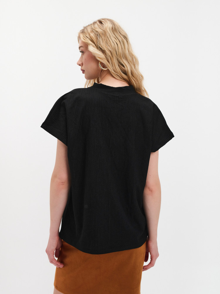 Czarna bluzka z dekoltem v-neck 