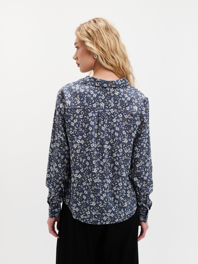 Niebieska koszula w drobne kwiaty 