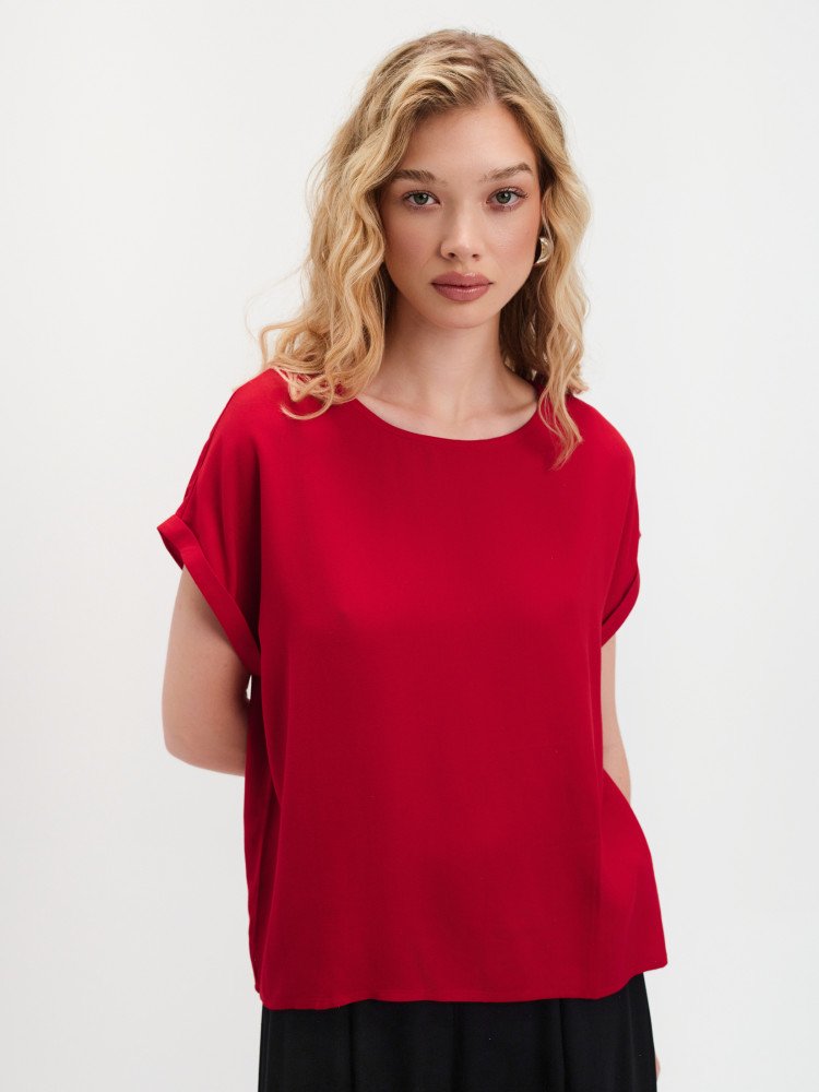 Bluzka w kolorze intensywnej czerwieni 