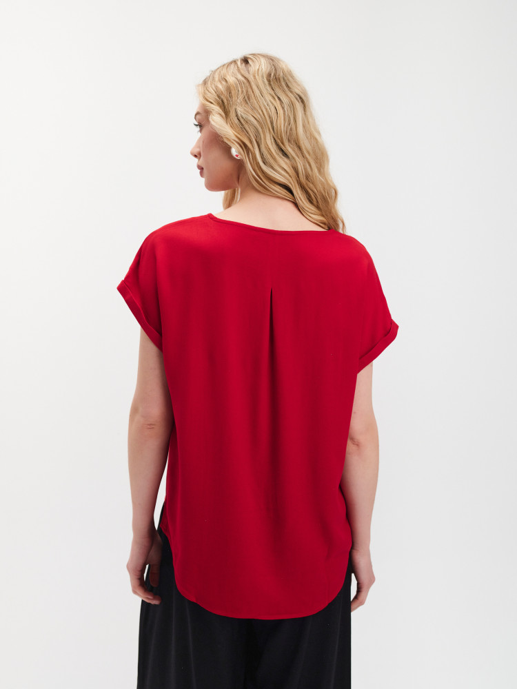 Bluzka w kolorze intensywnej czerwieni 