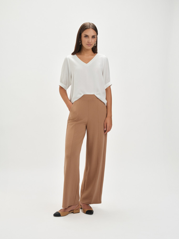 Biała bluzka z bufiastym rękawem 