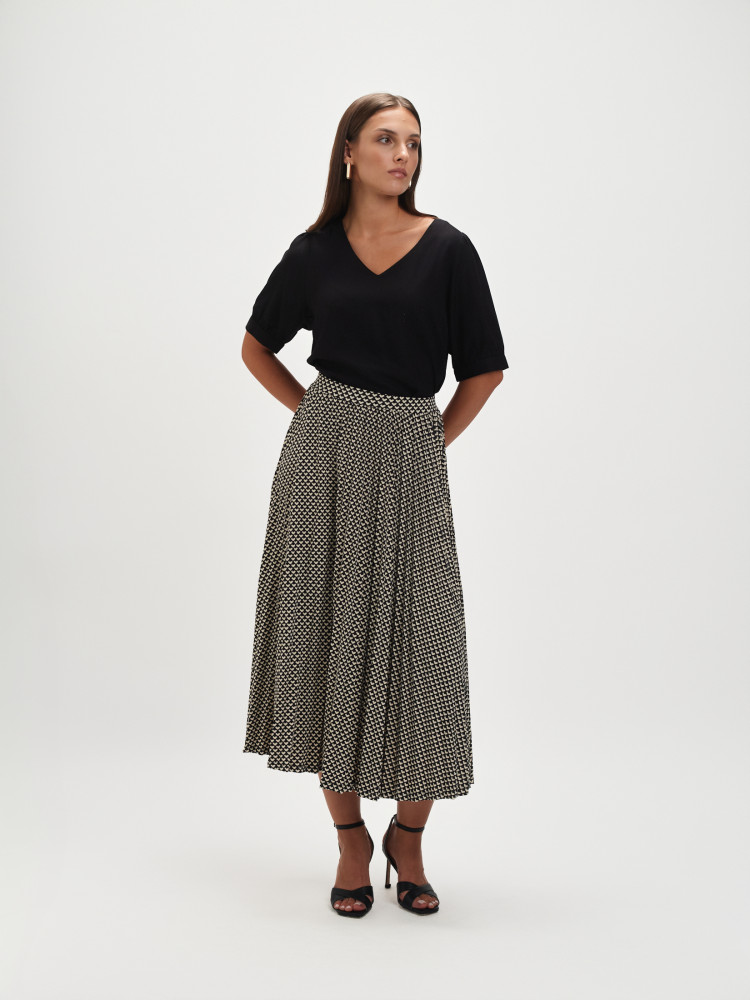 Czarna bluzka z bufiastymi rękawami 