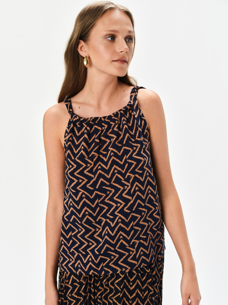 Wzorzysta bluzka z dekoltem halter 