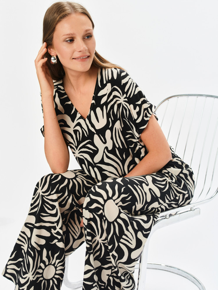 Bluzka z printem w kolorze czarno-białym  Bluzka z printem w kolorze czarno-białym