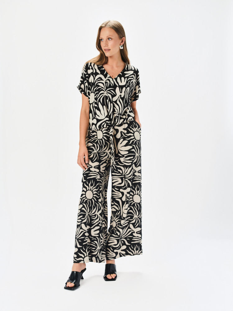 Bluzka z printem w kolorze czarno-białym  Bluzka z printem w kolorze czarno-białym