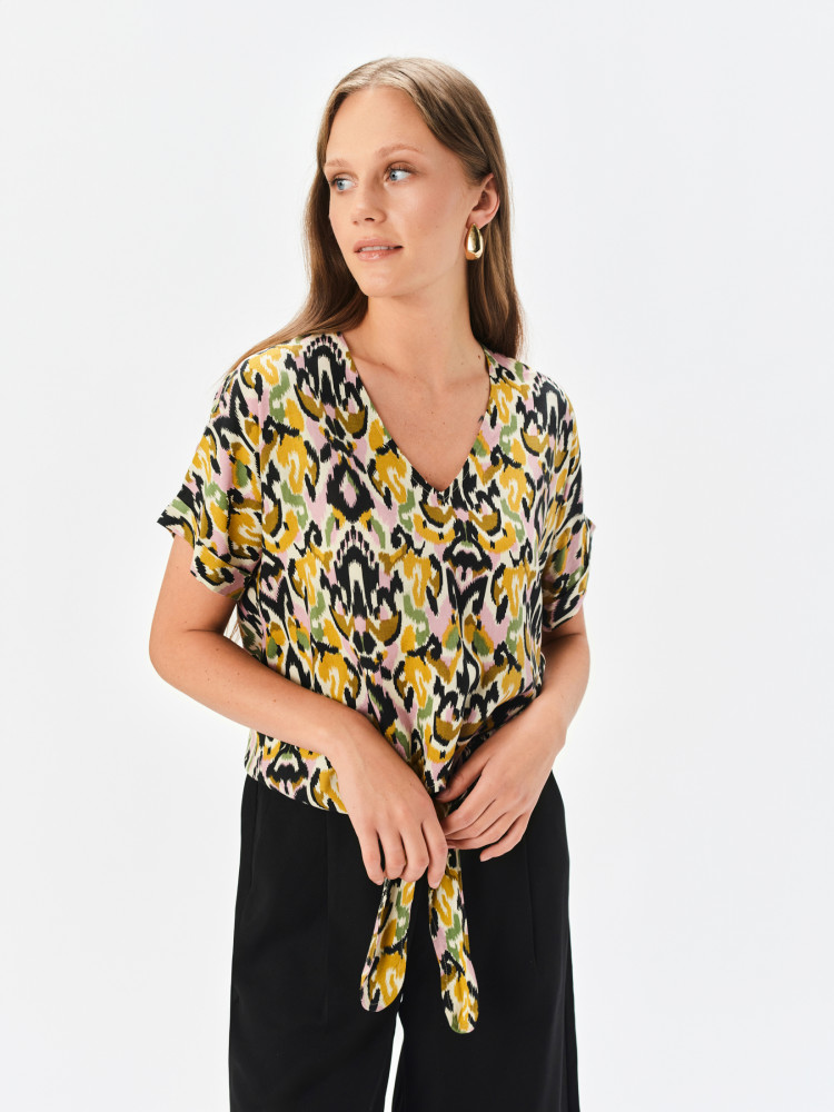 Żółta bluzka z efektownym printem 