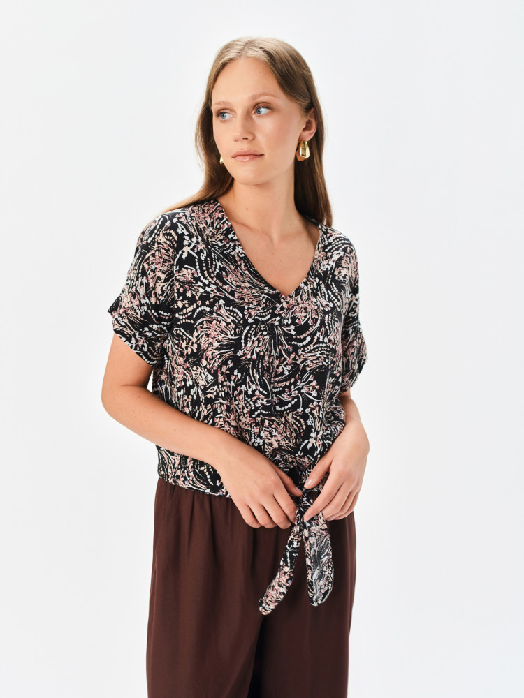 Bluzka z efektownym printem 