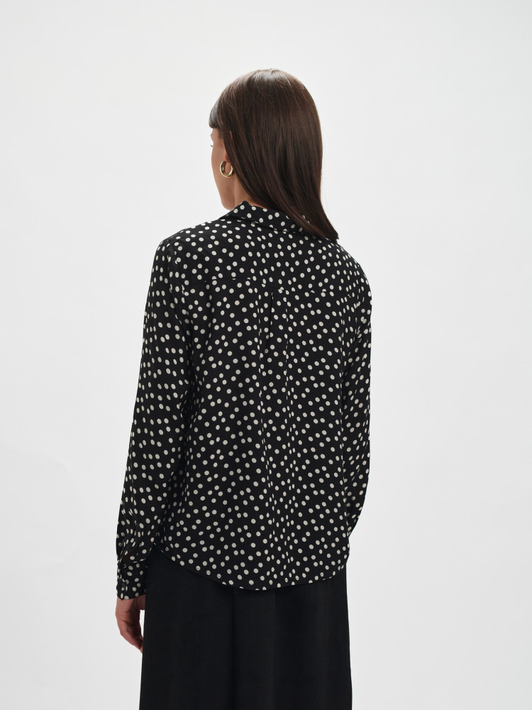 Czarna koszula w groszki 