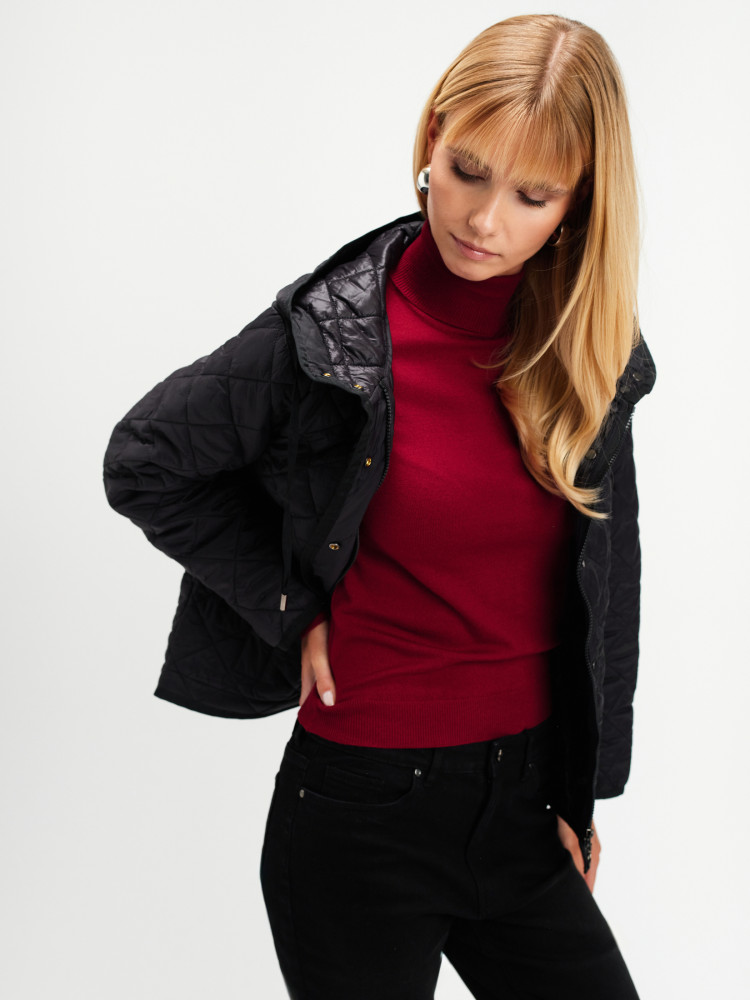 Czarna pikowana kurtka 