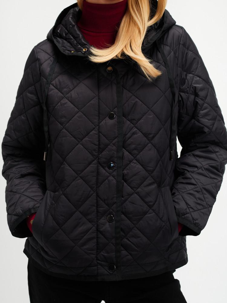 Czarna pikowana kurtka 