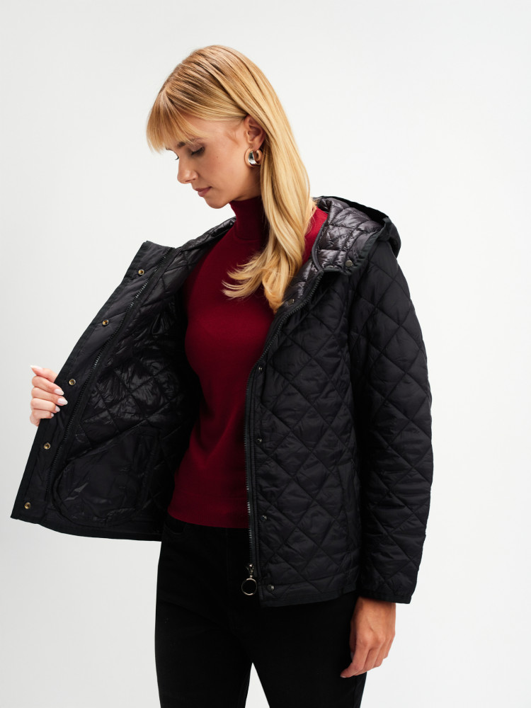 Czarna pikowana kurtka 