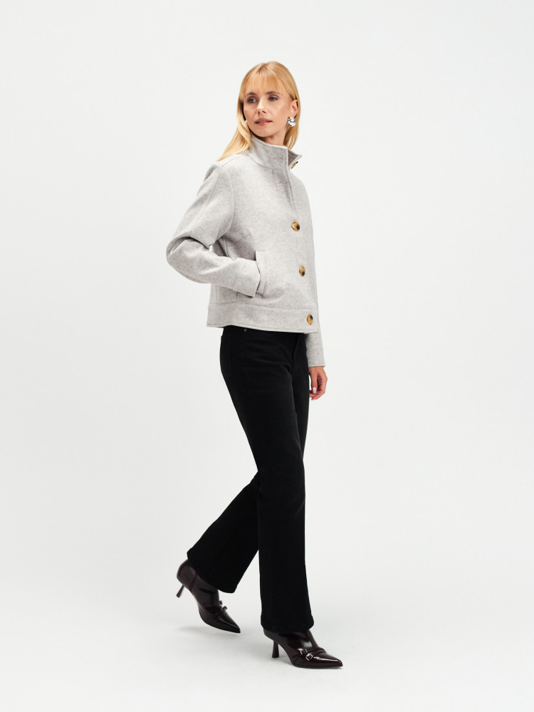 Krótka jasnoszara kurtka 