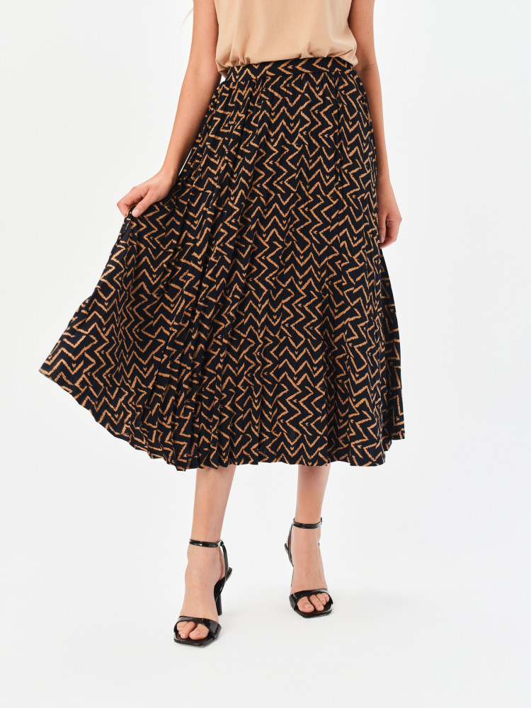 Rozkloszowana spódnica z wzorem 