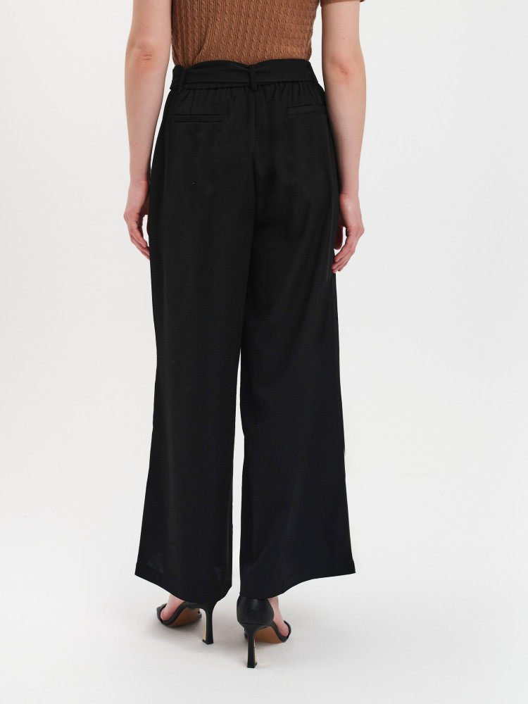 Czarne spodnie tkaninowe z szeroką nogawką 