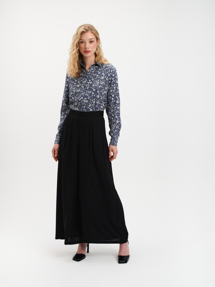 Spodnie z szeroką nogawką w kolorze czarnym 