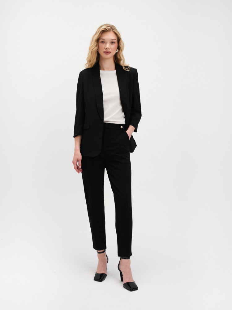 Czarne spodnie typu cygaretki 