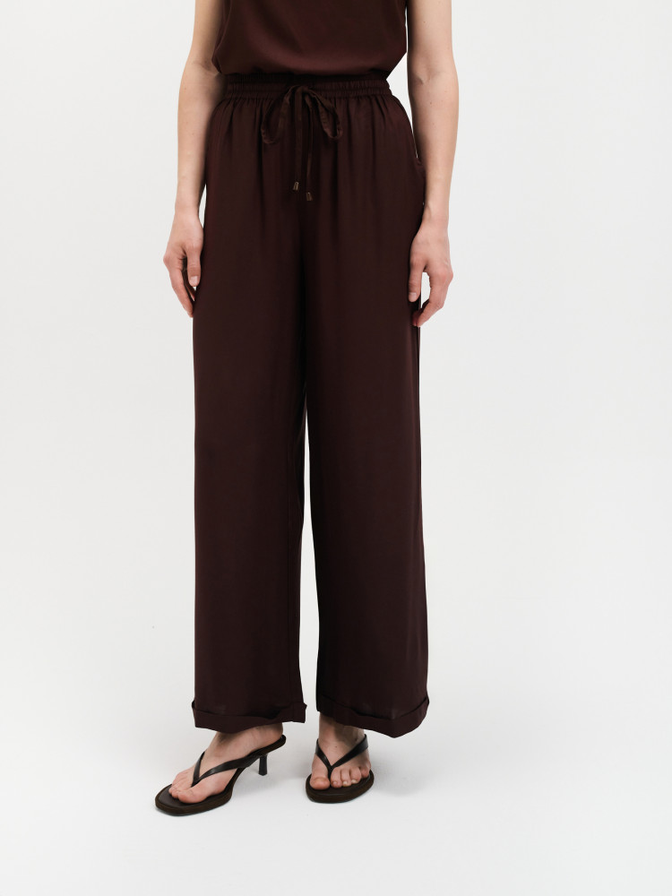 Ciemnobrązowe spodnie tkaninowe  Ciemnobrązowe spodnie tkaninowe