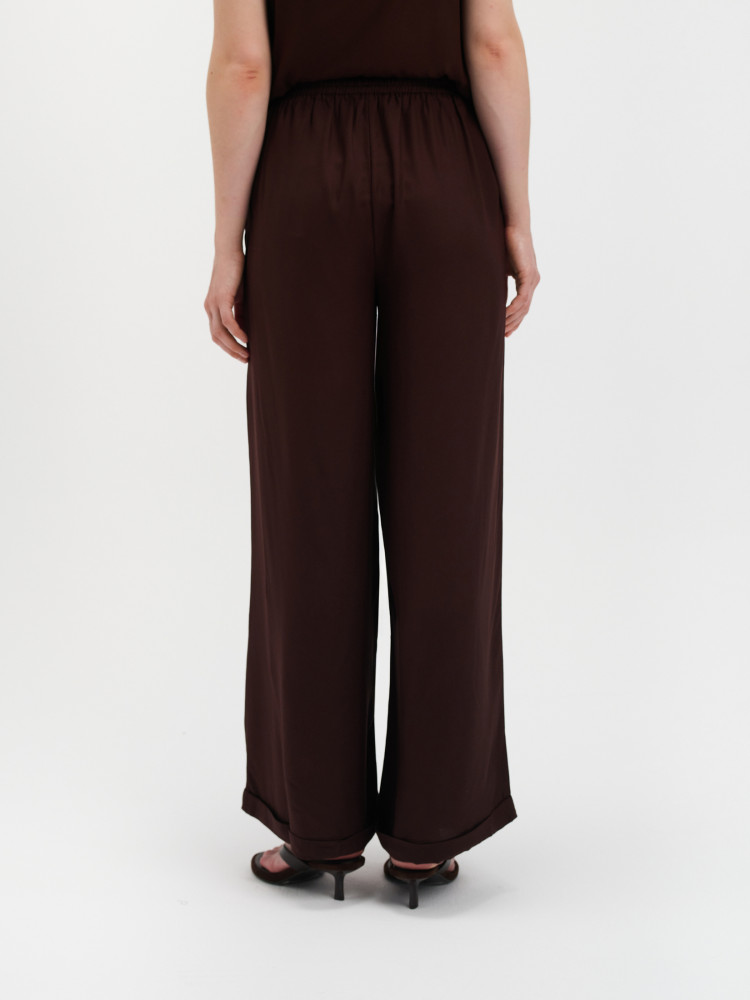 Ciemnobrązowe spodnie tkaninowe  Ciemnobrązowe spodnie tkaninowe