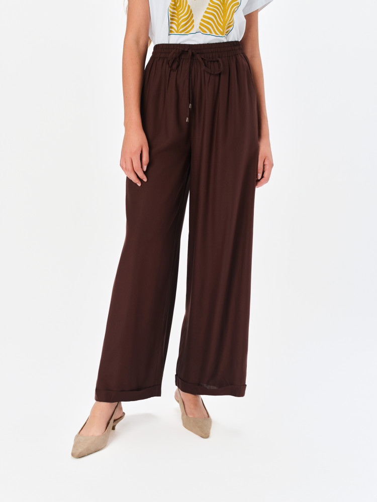 Ciemnobrązowe spodnie tkaninowe  Ciemnobrązowe spodnie tkaninowe