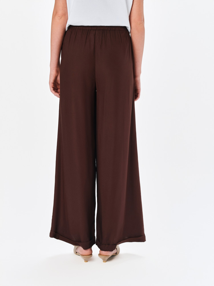 Ciemnobrązowe spodnie tkaninowe  Ciemnobrązowe spodnie tkaninowe